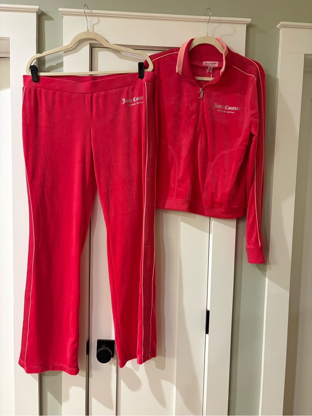 New Juicy Couture Hot Pink Velour two piece track suit. Size XL
